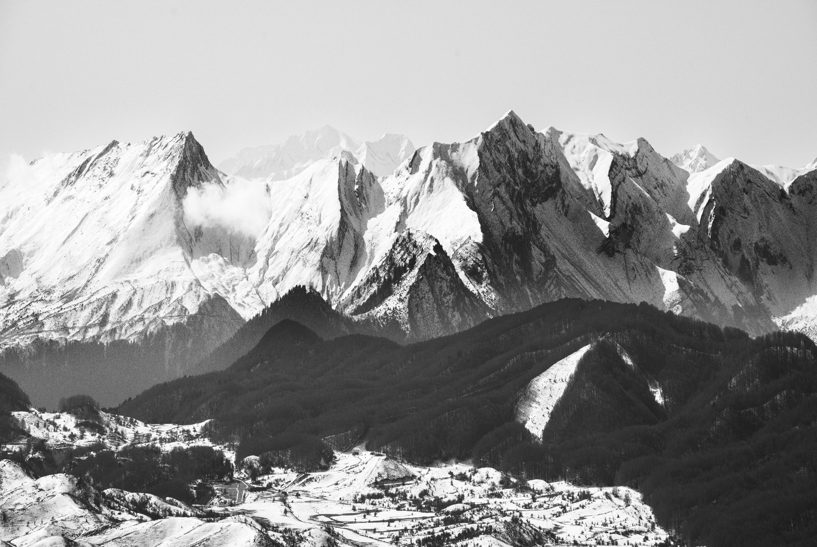_DSC1690 Black and white panoramic mountain Landscape in winter